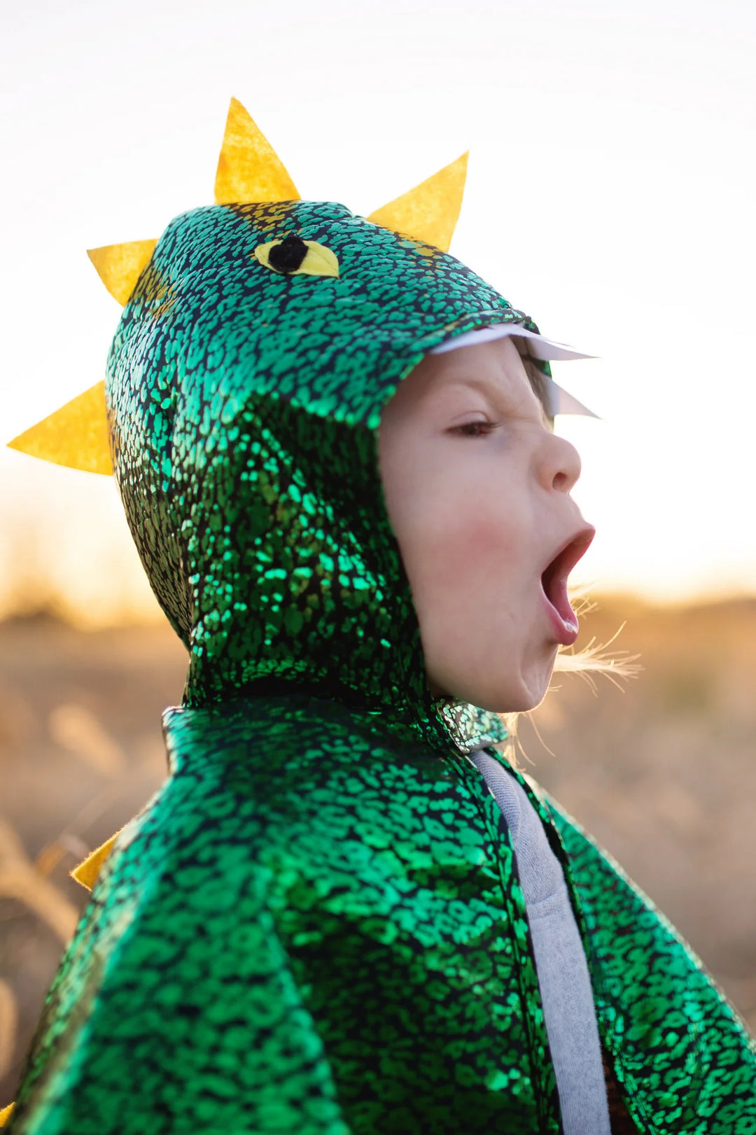 Great Pretenders Toddler Dragon Cape Green Metallic (2–3T)