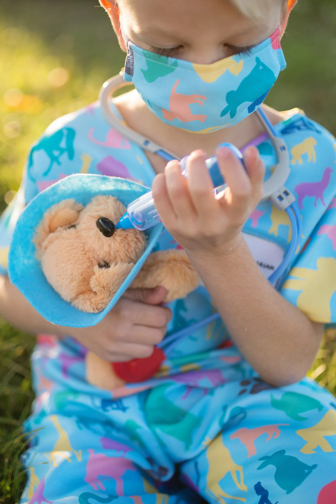 Great Pretenders Veterinarian Dress-Up Set with Accessories (Size 5/6)