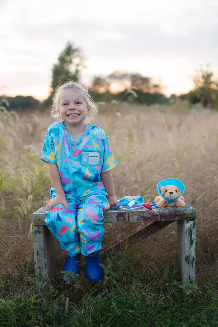 Great Pretenders Veterinarian Dress-Up Set with Accessories (Size 5/6)