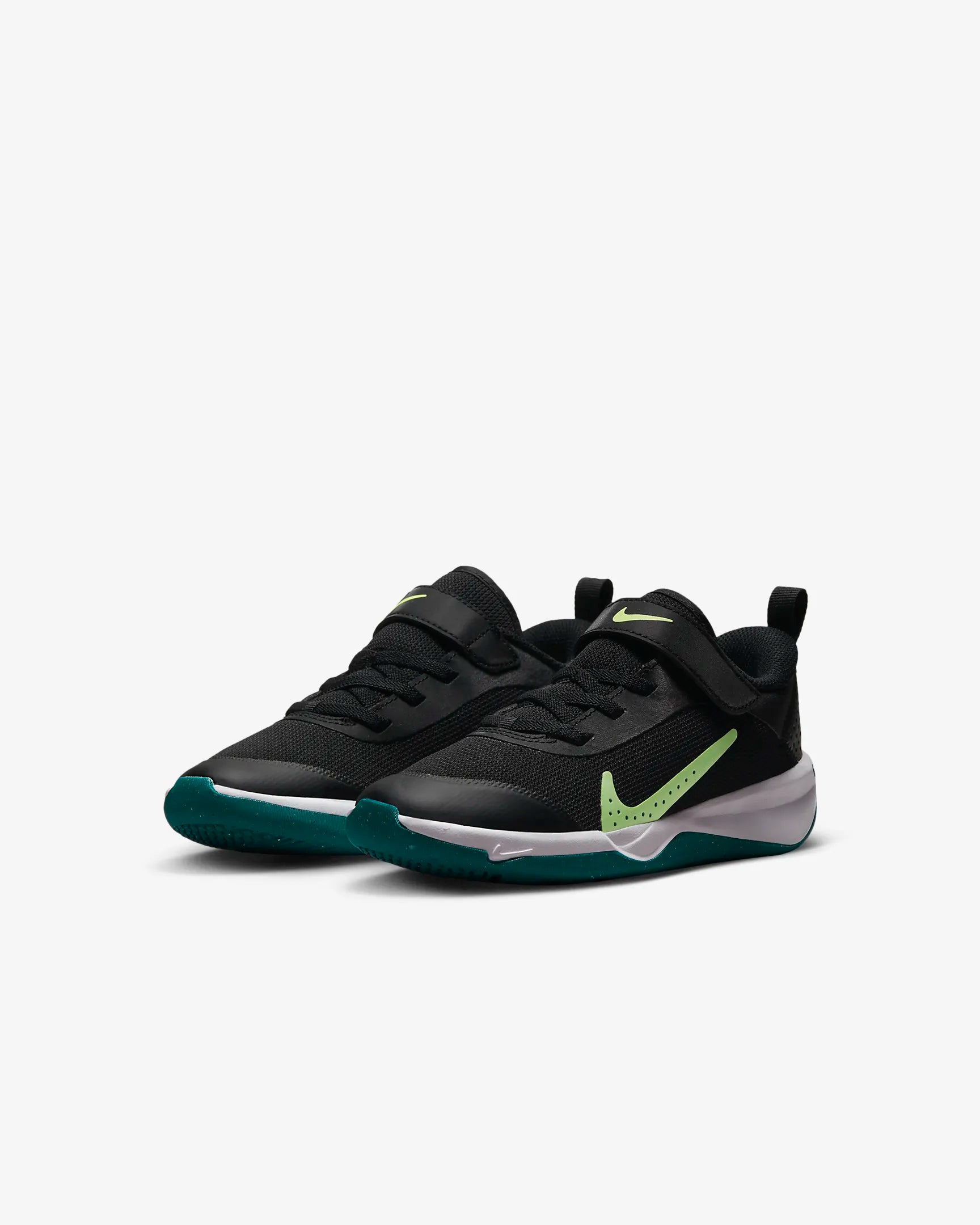 Nike Omni Multi-Court Sneaker (Little Kid)